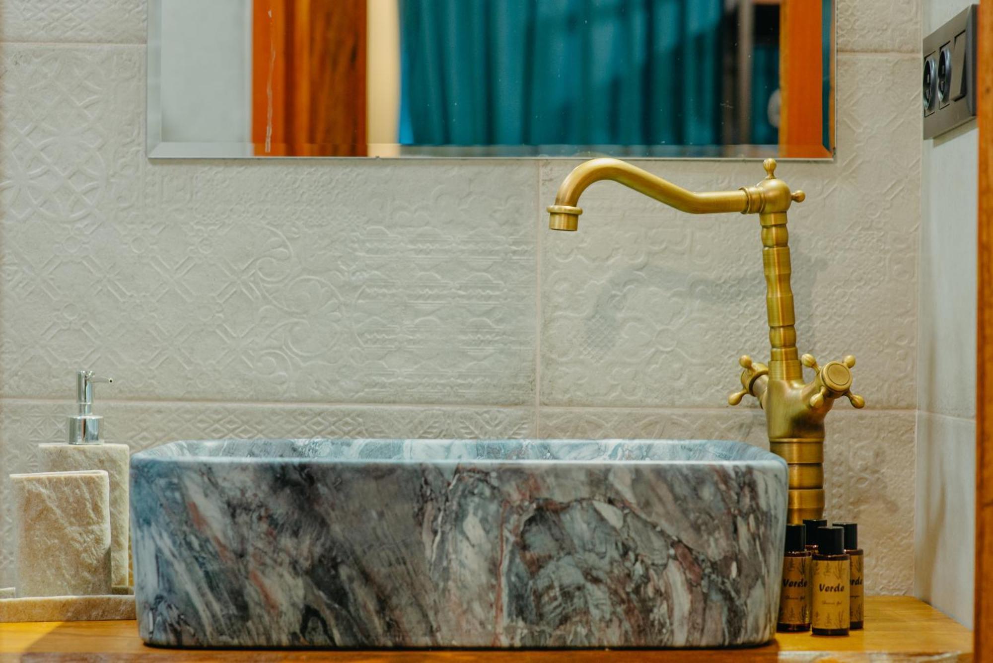 Wanderholic Hotel Telavi Ngoại thất bức ảnh